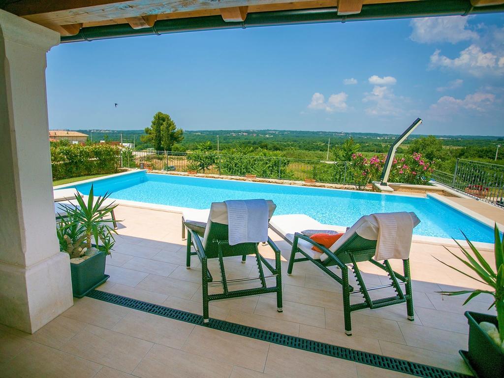 Luxurious Villa With Swimming Pool In Sveti Lovrec Selina Экстерьер фото